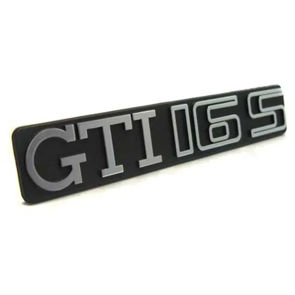 Emblème adhésif GTI 16S chromé sur fond noir de tableau de bord pour VW Golf 2 GTI 16S (08/1985-10/1991)