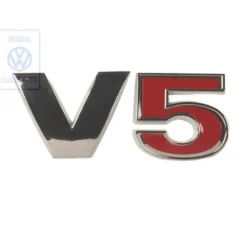 Emblème adhésif V5 chromé et rouge de coffre ou de hayon pour VW Golf 4 et Bora Berline ou Variant V5 (05/1999-06/2006) - moteur AQN