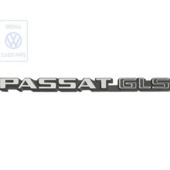 Emblème PASSAT GLS chromé sur fond noir pour hayon de VW Passat B2 Berline phase 1 finition GLS (1980-1985)