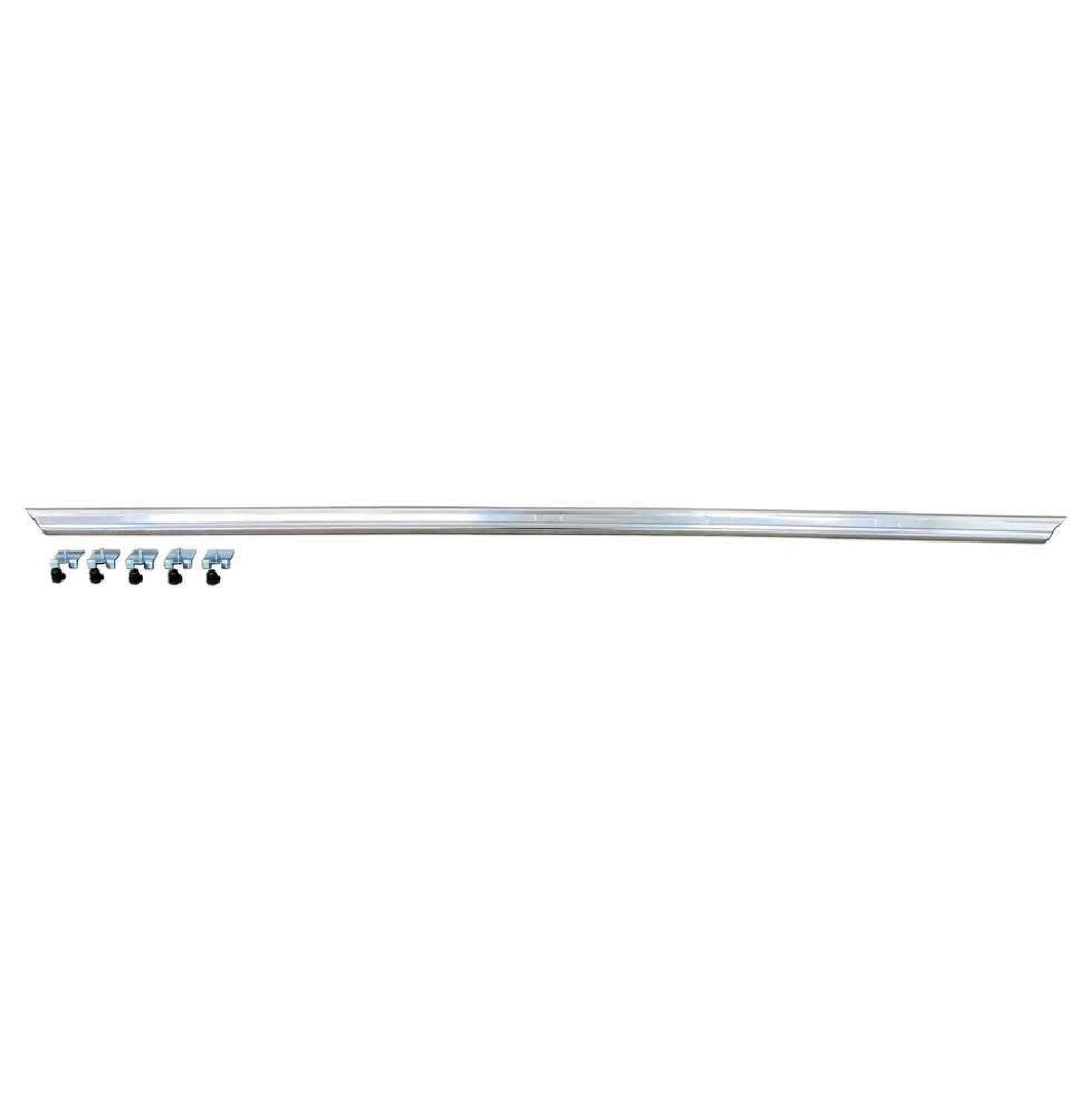 Moulure entre feux en aluminium chromé sur jupe arrière pour BMW Série 02 E10 phase 1 (10/1966-08/1973) - avec fixations